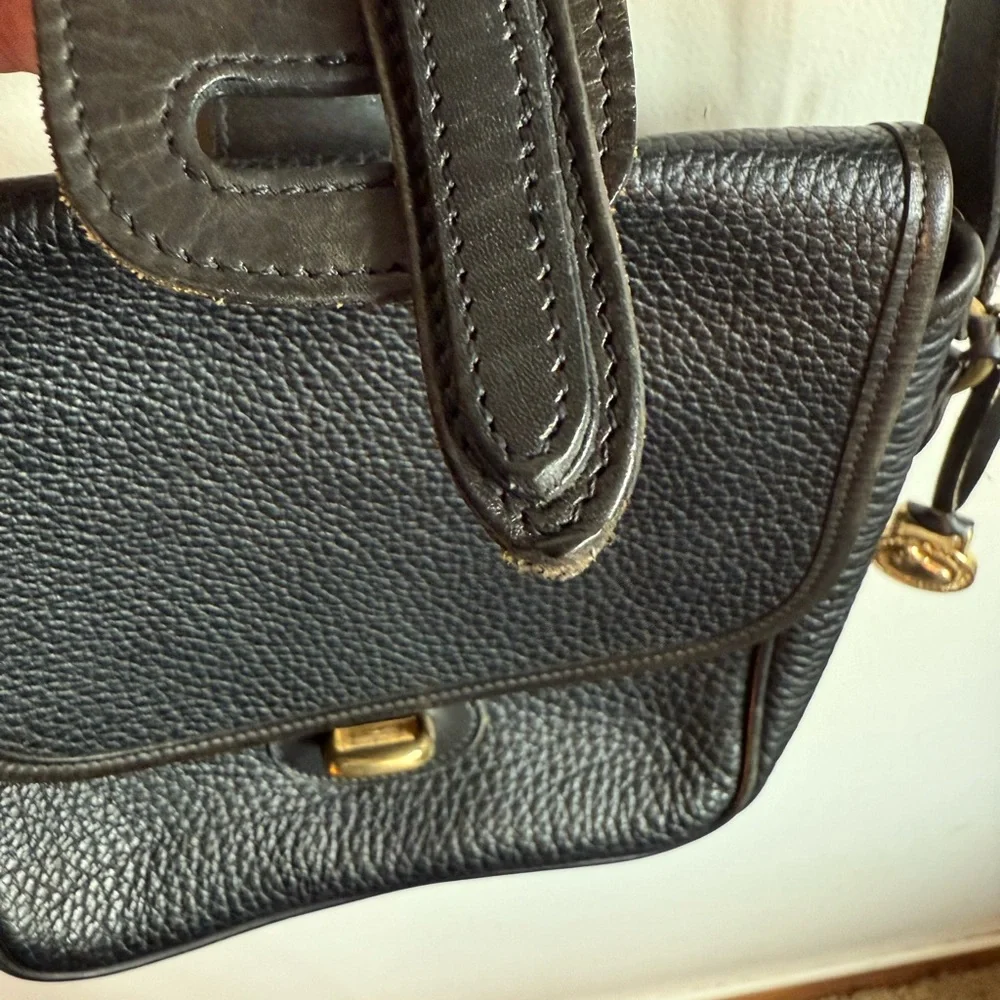 Vintage Dooney & Bourke, all leather black equestrian crossbody bag. - Picture 2 of 13